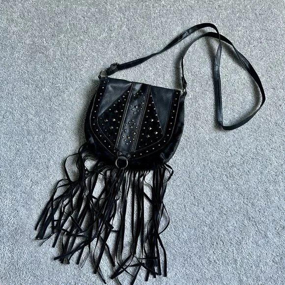 atmosphere studded Crossbody bag with fringe - Picture 3 of 13